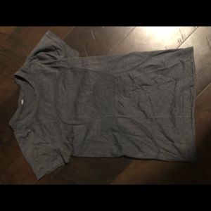 Lululemon workout shirt
